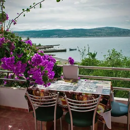 Apartment In With Sea View, Terrace, Wifi, Washing Machine 4209-2 Seline